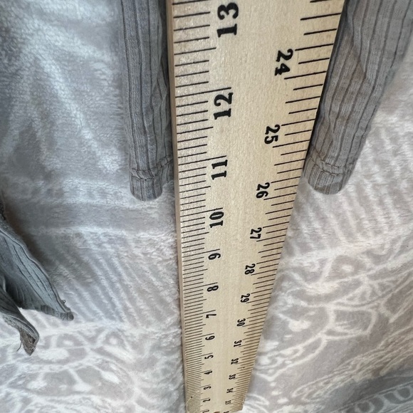 FAUX WRAP TOP LIGHT GRAY SUPER CUTE SOFT LONG SLEEVE RIBBED TEXTURE L WANTABLE - Picture 14 of 14